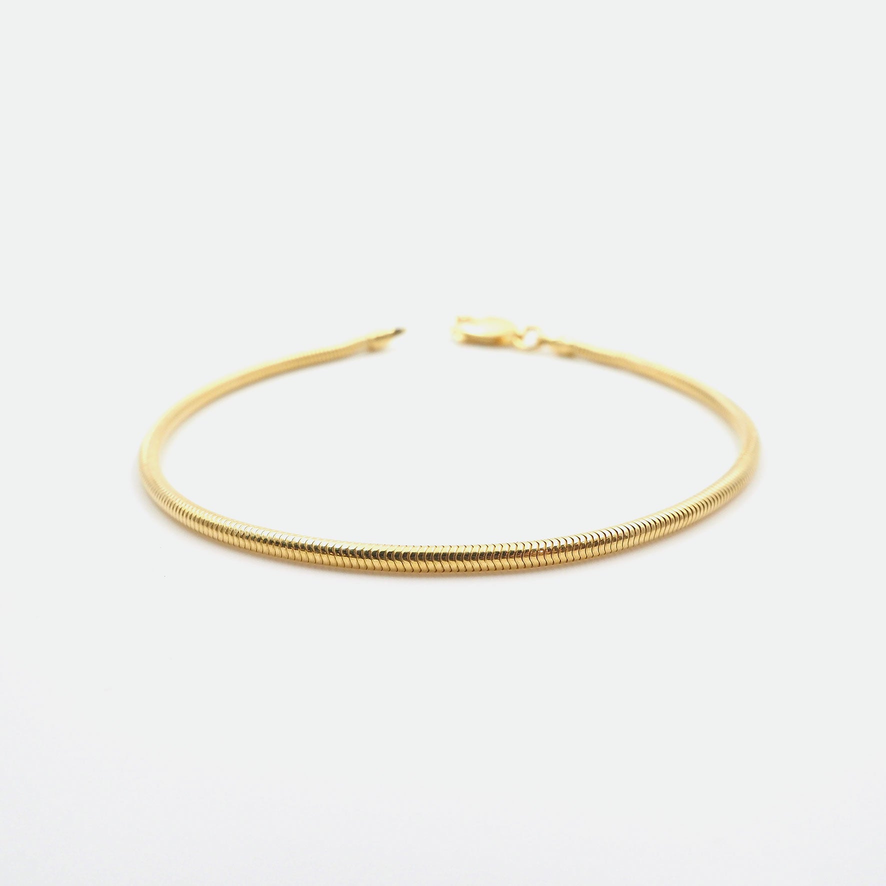 Silber Armbaender fuer Damen jetzt kaufen in unserem Onlineshop oder vor Ort in unserer Filiale in Basel